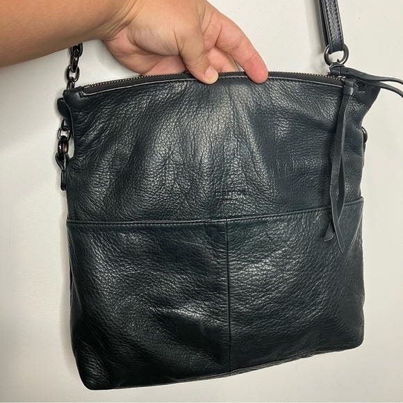 Margot navy blue leather crossbody bag medium size - Picture 3 of 7